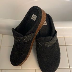 Earth Origins slip on clog